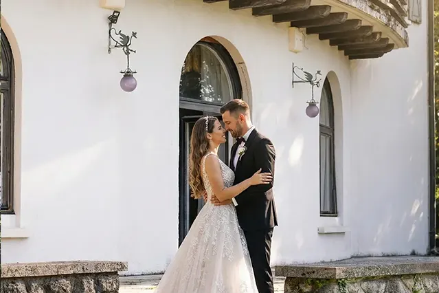 Poročni par na terasi Vile Bistrica
